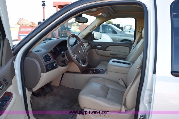 image for item I8620 2009 Chevrolet Suburban 1500 LTZ SUV
