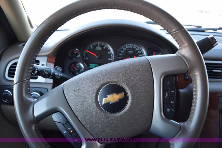 image for item I8620 2009 Chevrolet Suburban 1500 LTZ SUV