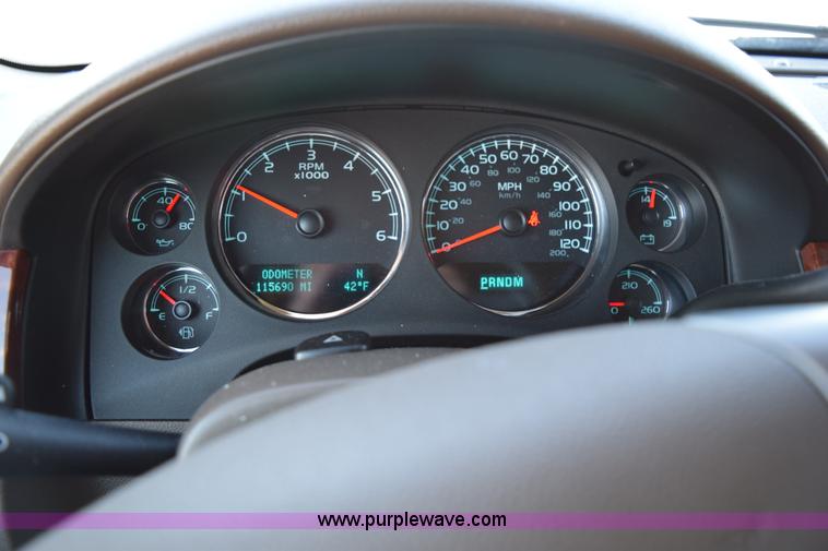 image for item I8620 2009 Chevrolet Suburban 1500 LTZ SUV