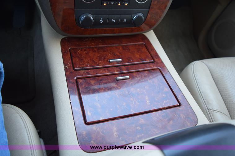 image for item I8620 2009 Chevrolet Suburban 1500 LTZ SUV