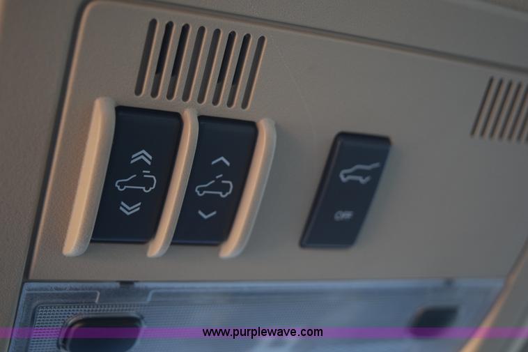 image for item I8620 2009 Chevrolet Suburban 1500 LTZ SUV