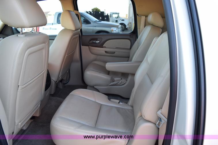 image for item I8620 2009 Chevrolet Suburban 1500 LTZ SUV