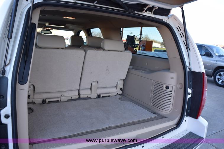 image for item I8620 2009 Chevrolet Suburban 1500 LTZ SUV