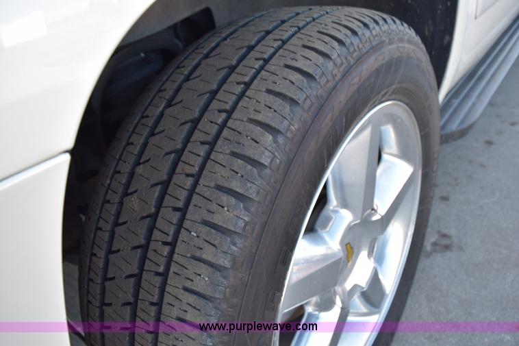 image for item I8620 2009 Chevrolet Suburban 1500 LTZ SUV