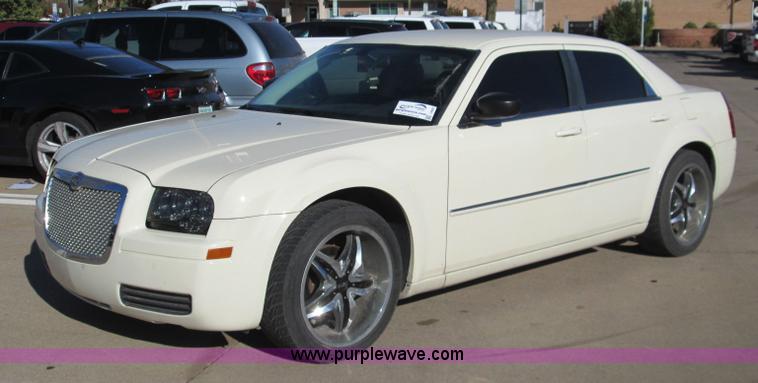 image for item I8680 2009 Chrysler 300 LX