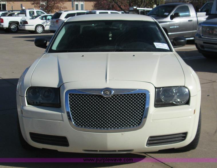 image for item I8680 2009 Chrysler 300 LX