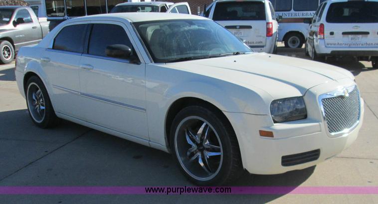 image for item I8680 2009 Chrysler 300 LX
