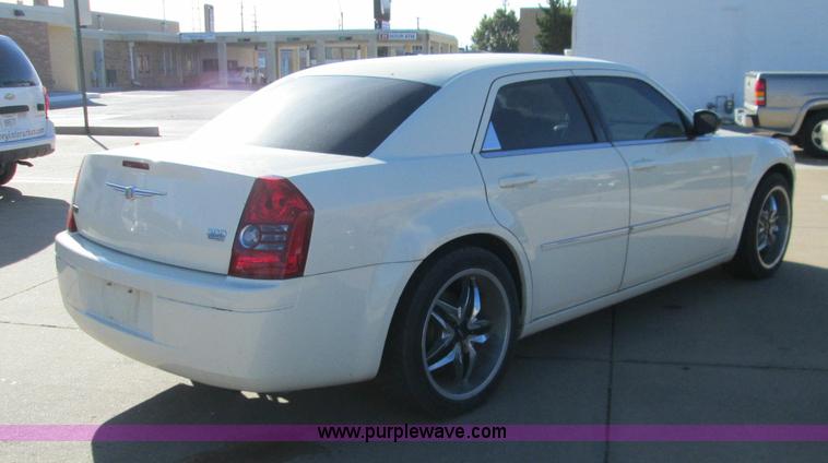 image for item I8680 2009 Chrysler 300 LX