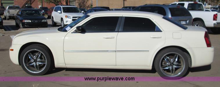 image for item I8680 2009 Chrysler 300 LX