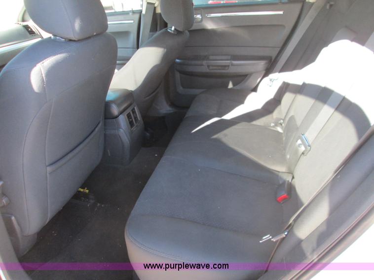 image for item I8680 2009 Chrysler 300 LX