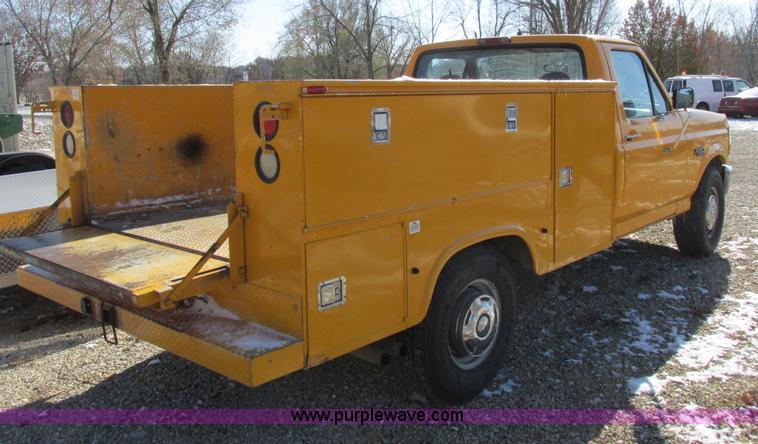 image for item I8874 1997 Ford F350 XL utility truck