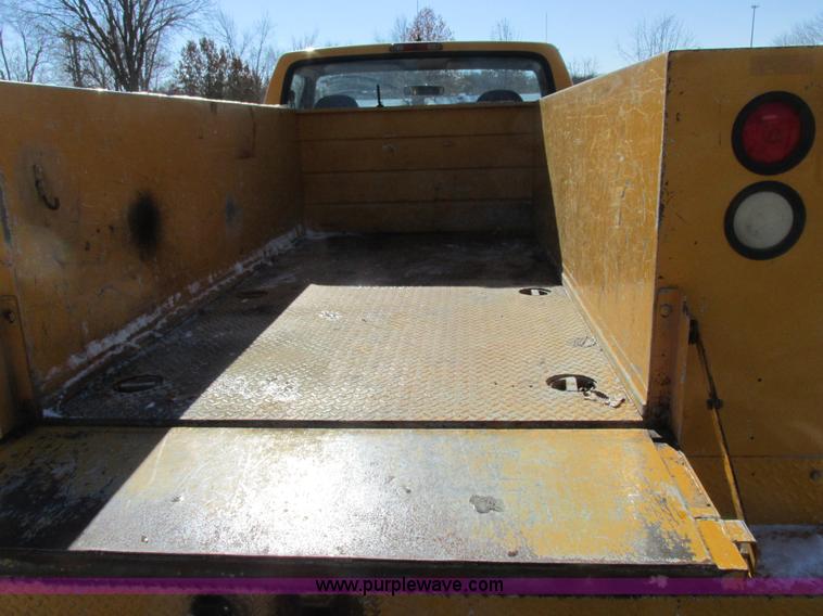 image for item I8874 1997 Ford F350 XL utility truck