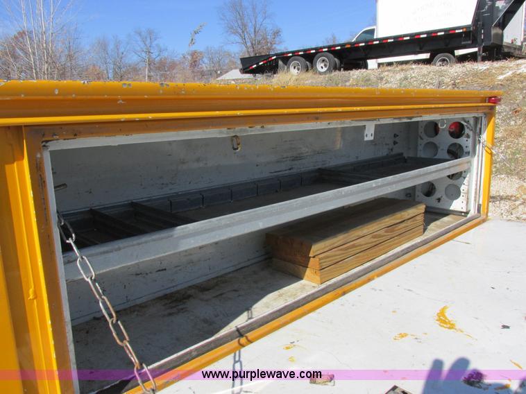 image for item I8874 1997 Ford F350 XL utility truck