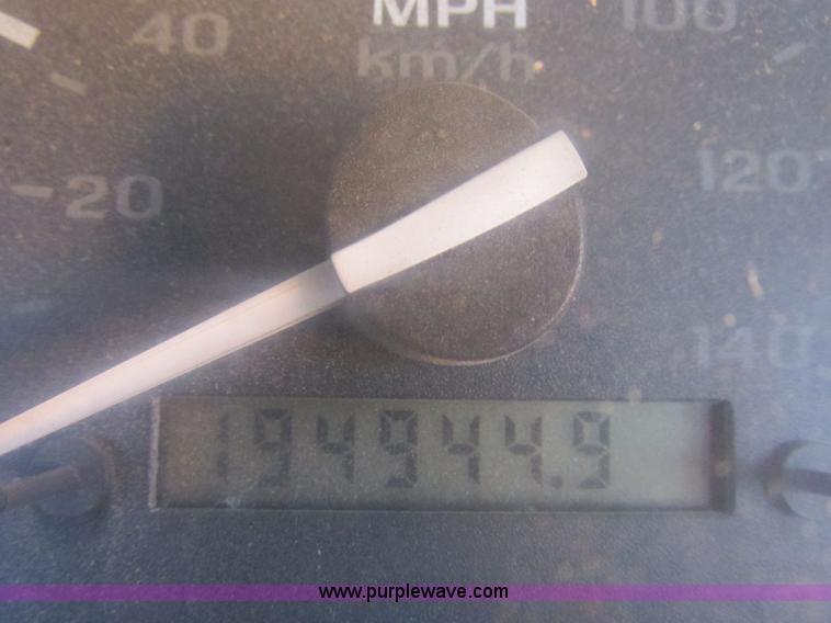 image for item I8874 1997 Ford F350 XL utility truck