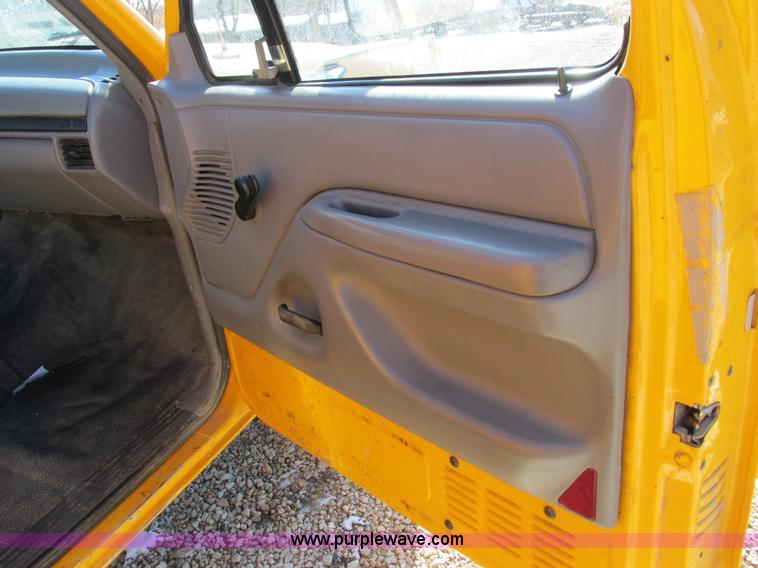 image for item I8874 1997 Ford F350 XL utility truck