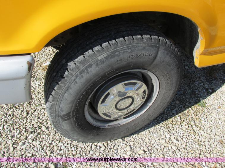 image for item I8874 1997 Ford F350 XL utility truck