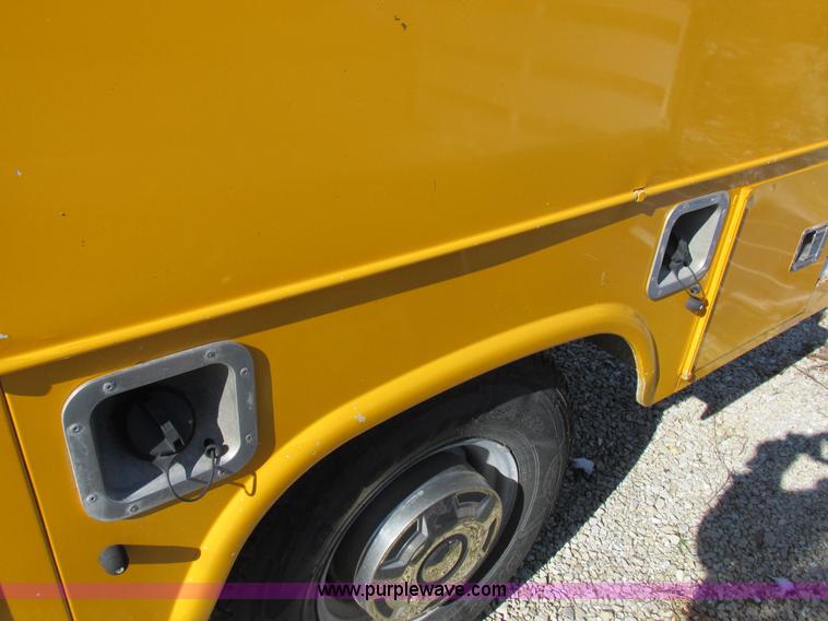 image for item I8874 1997 Ford F350 XL utility truck