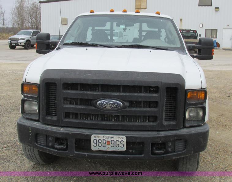 image for item I8878 2009 Ford F350 Super Duty flatbed pickup truck