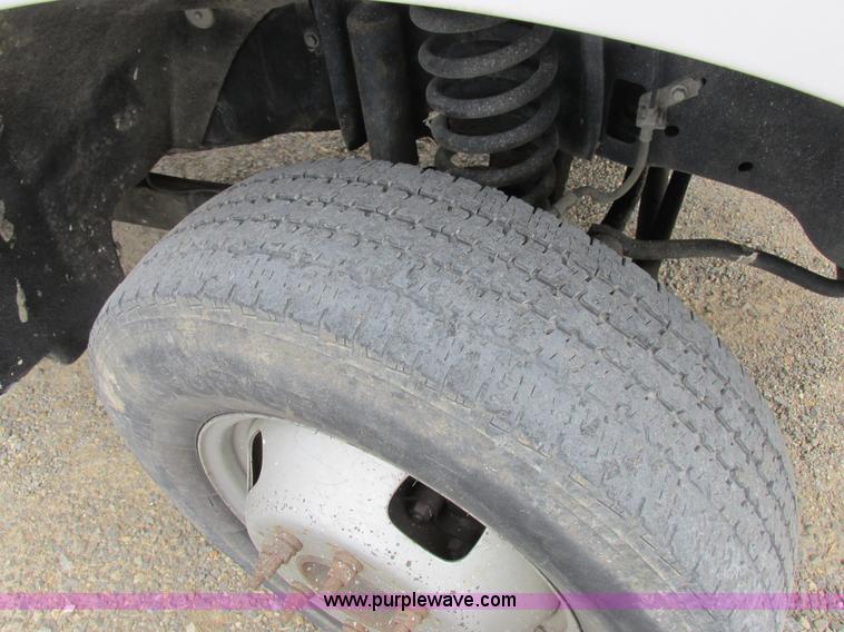 image for item I8878 2009 Ford F350 Super Duty flatbed pickup truck