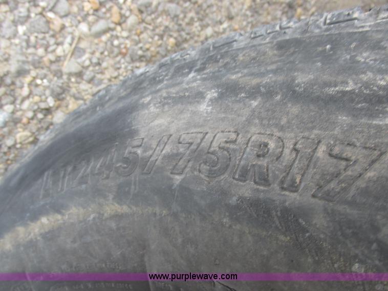 image for item I8878 2009 Ford F350 Super Duty flatbed pickup truck