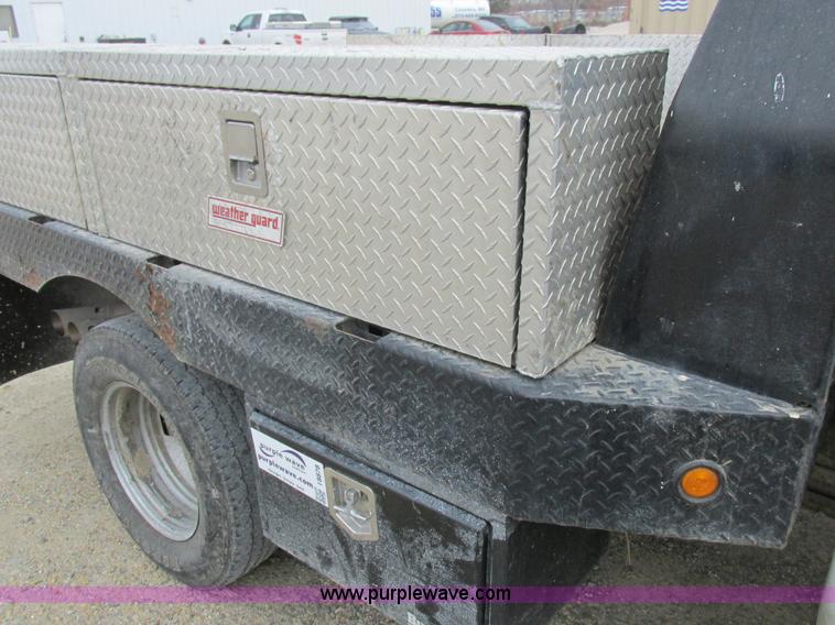 image for item I8878 2009 Ford F350 Super Duty flatbed pickup truck