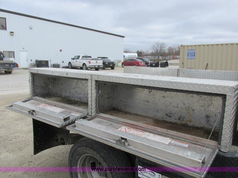 image for item I8878 2009 Ford F350 Super Duty flatbed pickup truck