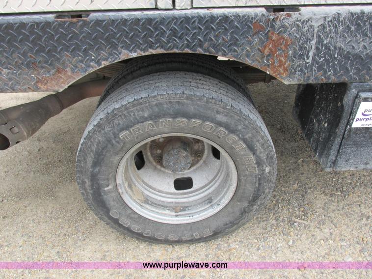 image for item I8878 2009 Ford F350 Super Duty flatbed pickup truck