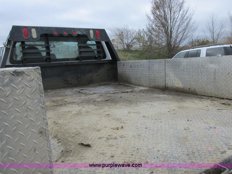 image for item I8878 2009 Ford F350 Super Duty flatbed pickup truck