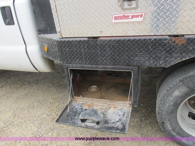 image for item I8878 2009 Ford F350 Super Duty flatbed pickup truck