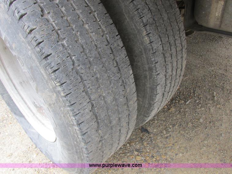 image for item I8878 2009 Ford F350 Super Duty flatbed pickup truck