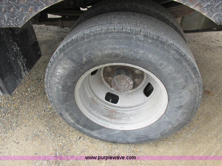 image for item I8878 2009 Ford F350 Super Duty flatbed pickup truck