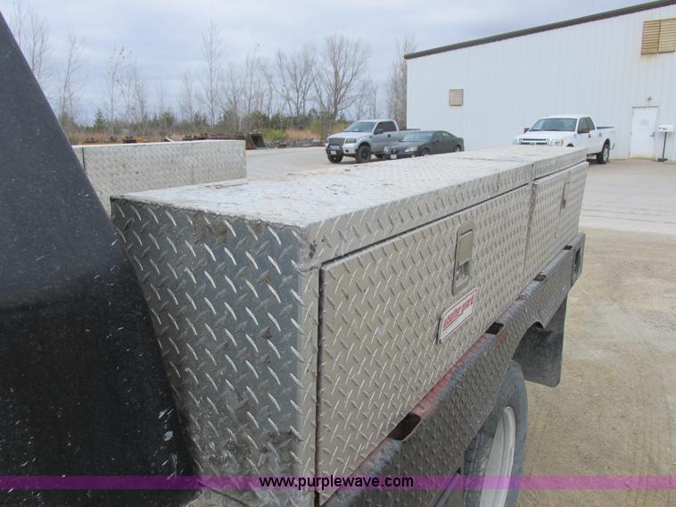 image for item I8878 2009 Ford F350 Super Duty flatbed pickup truck