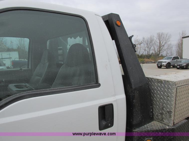 image for item I8878 2009 Ford F350 Super Duty flatbed pickup truck