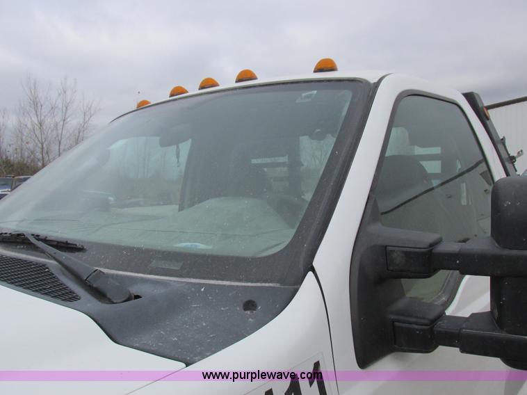 image for item I8878 2009 Ford F350 Super Duty flatbed pickup truck
