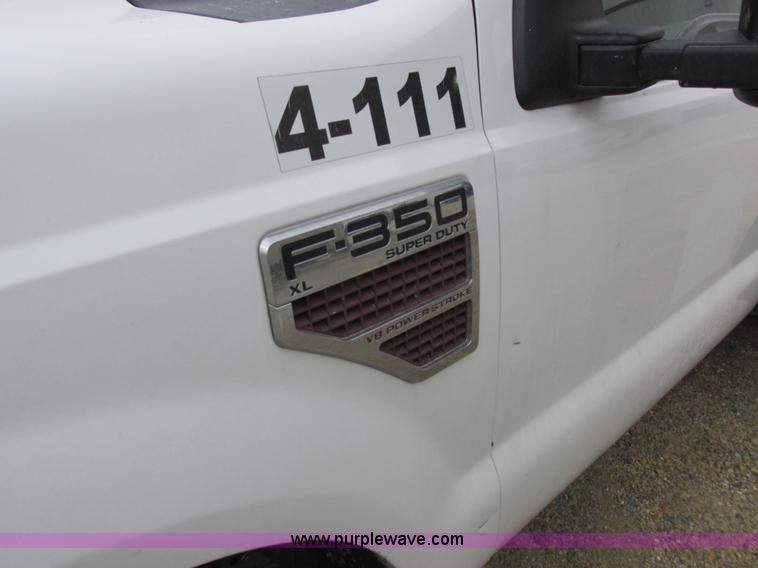 image for item I8878 2009 Ford F350 Super Duty flatbed pickup truck