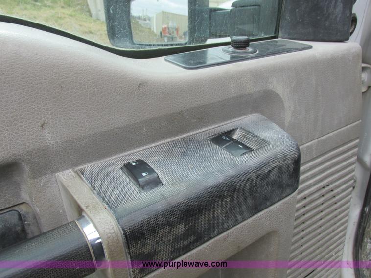 image for item I8878 2009 Ford F350 Super Duty flatbed pickup truck