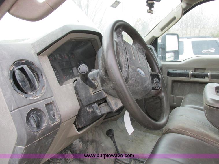 image for item I8878 2009 Ford F350 Super Duty flatbed pickup truck