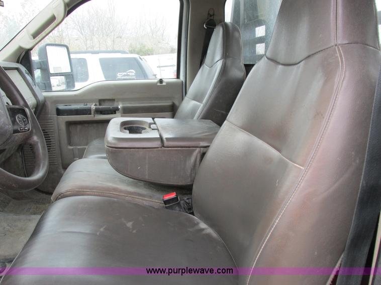 image for item I8878 2009 Ford F350 Super Duty flatbed pickup truck