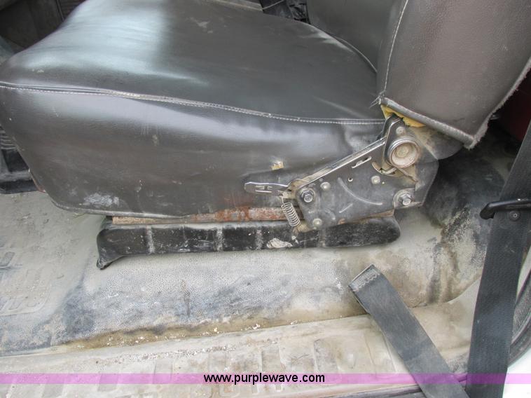 image for item I8878 2009 Ford F350 Super Duty flatbed pickup truck