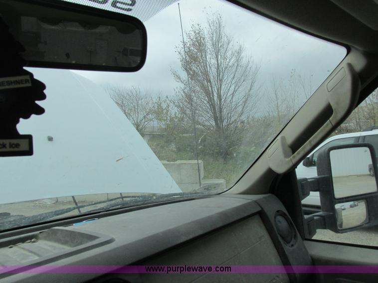 image for item I8878 2009 Ford F350 Super Duty flatbed pickup truck