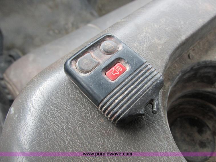 image for item I8878 2009 Ford F350 Super Duty flatbed pickup truck