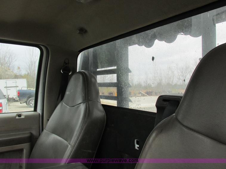 image for item I8878 2009 Ford F350 Super Duty flatbed pickup truck