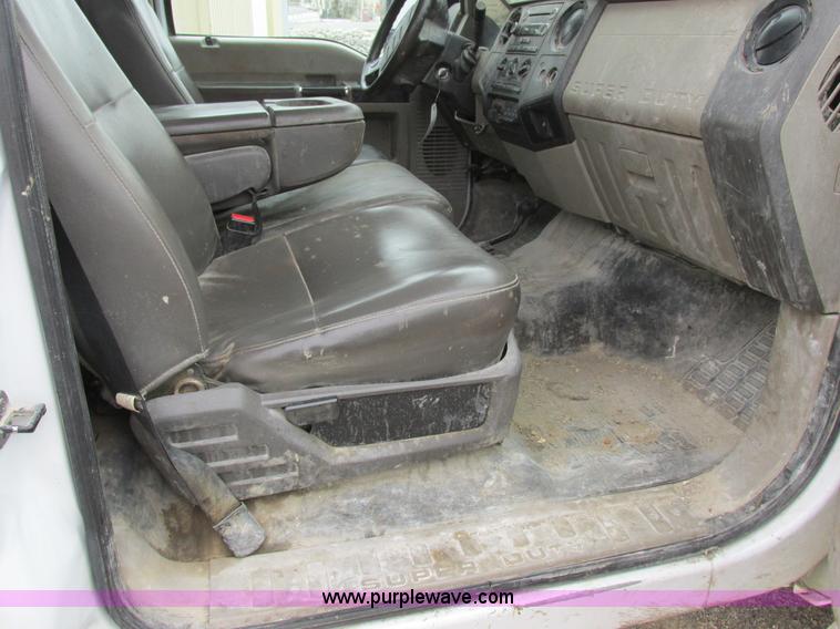 image for item I8878 2009 Ford F350 Super Duty flatbed pickup truck