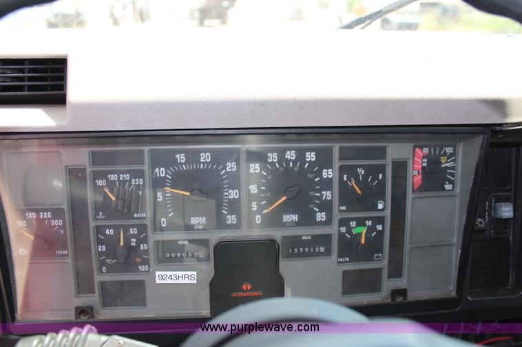 image for item J1140 1997 International 810 ambulance