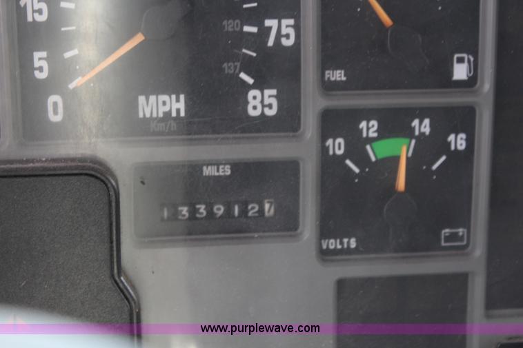 image for item J1140 1997 International 810 ambulance