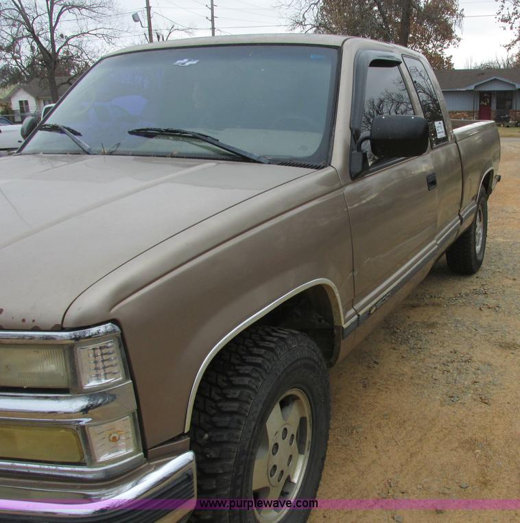 image for item J2361 1995 Chevrolet Silverado 1500 Z71 Ext. Cab pickup truck