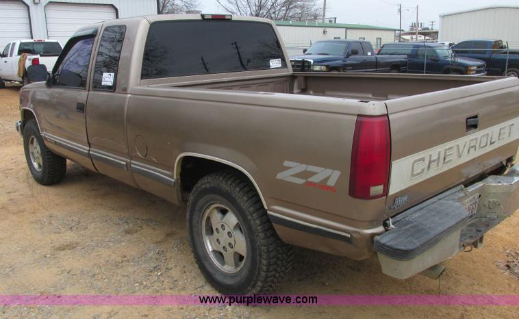 image for item J2361 1995 Chevrolet Silverado 1500 Z71 Ext. Cab pickup truck
