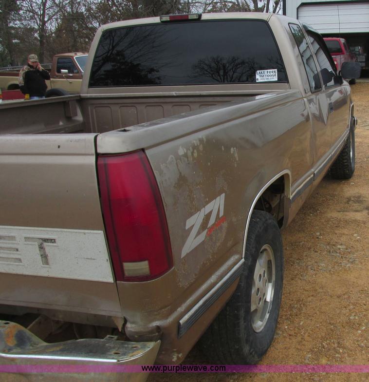 image for item J2361 1995 Chevrolet Silverado 1500 Z71 Ext. Cab pickup truck