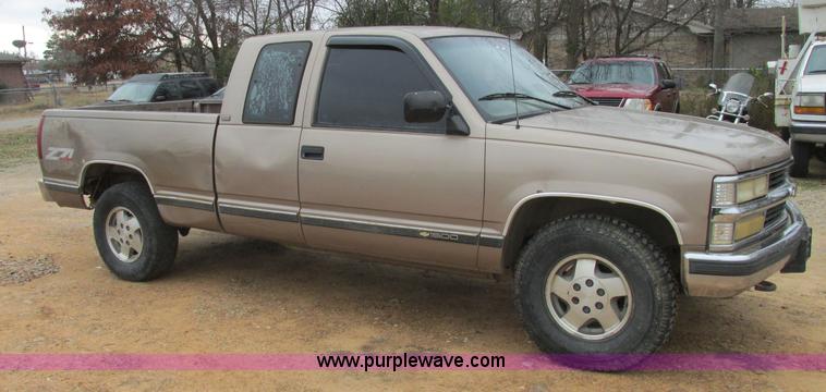 image for item J2361 1995 Chevrolet Silverado 1500 Z71 Ext. Cab pickup truck