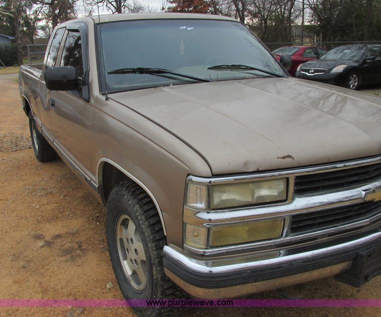 image for item J2361 1995 Chevrolet Silverado 1500 Z71 Ext. Cab pickup truck